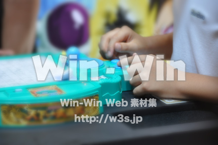 遊ぶ子供の写真素材 W-000848