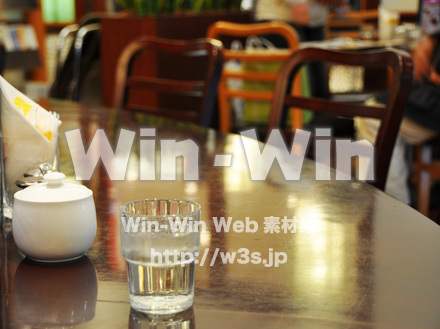 カフェでお水の写真素材 W-000014