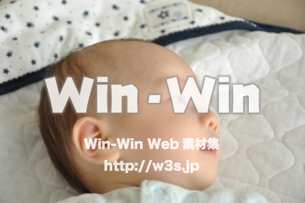 生後１ヶ月の赤ちゃんの写真素材 W-000823