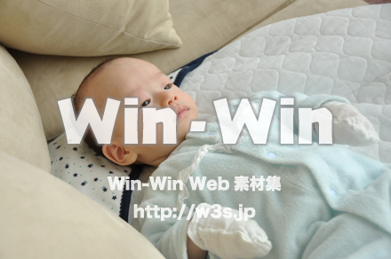 生後１ヶ月の赤ちゃんの写真素材 W-000808