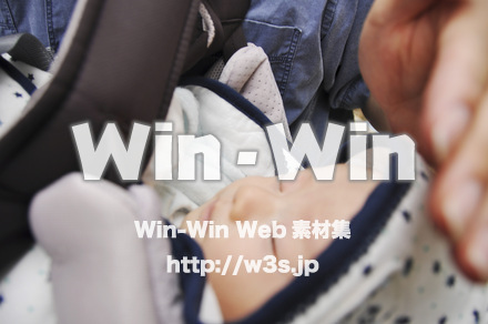 生後１ヶ月の赤ちゃんの写真素材 W-000791