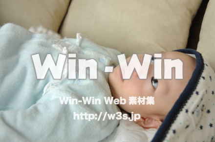 生後１ヶ月の赤ちゃんの写真素材 W-000804