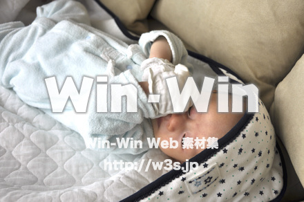 生後１ヶ月の赤ちゃんの写真素材 W-000799