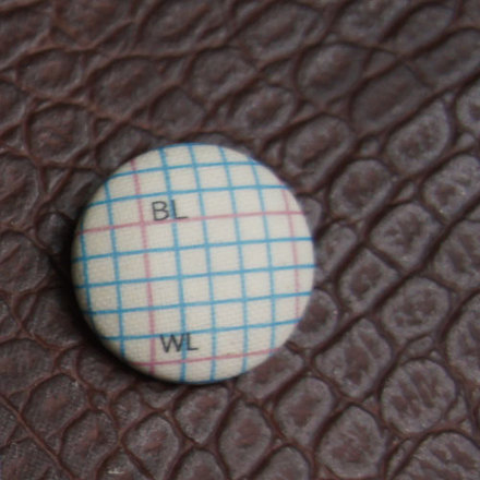 トワル・缶バッジ D-000835 のくるみボタン