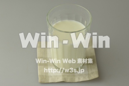 牛乳の写真素材 W-000192