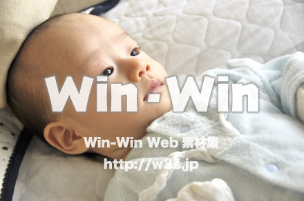 生後１ヶ月の赤ちゃんの写真素材 W-000802