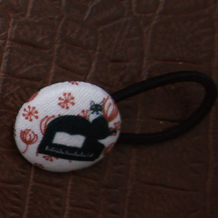 ピアノと猫・ヘアゴム D-000854 のくるみボタン