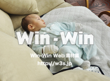 生後１ヶ月の赤ちゃんの写真素材 W-000806