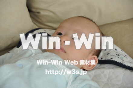 生後１ヶ月の赤ちゃんの写真素材 W-000824