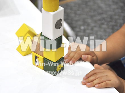 遊ぶ子供の写真素材 W-000851