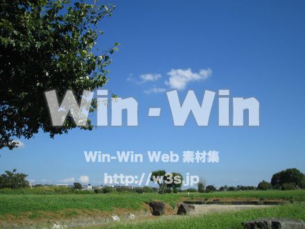 せせらぎ公園の空の写真素材 W-003144