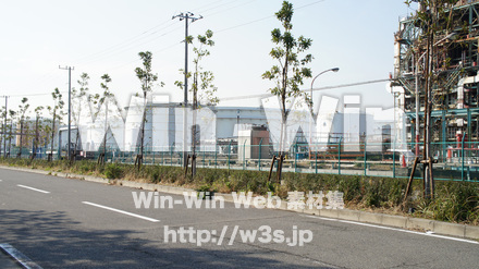 日中の工場の写真素材 W-008461