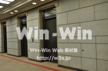 エレベータのある風景の写真素材 W-008489