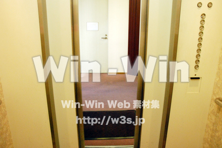 エレベータのある風景の写真素材 W-008494