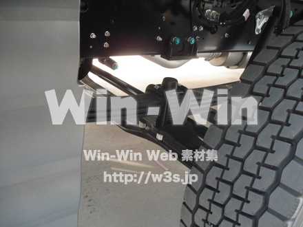 トラックのタイヤの写真素材 W-009371