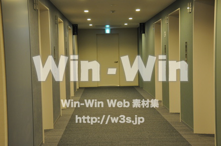 廊下のある風景の写真素材 W-008516