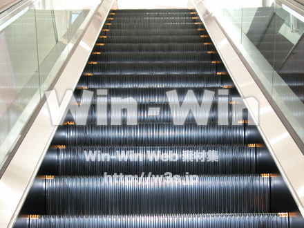 エスカレータのある風景の写真素材 W-008493