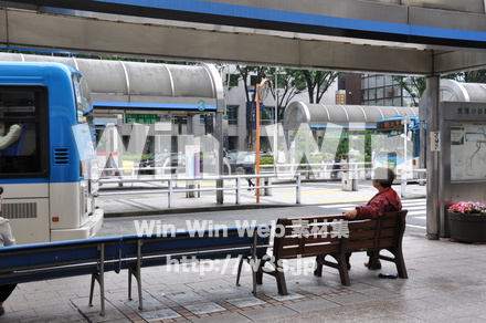 バス停の写真素材 W-009376