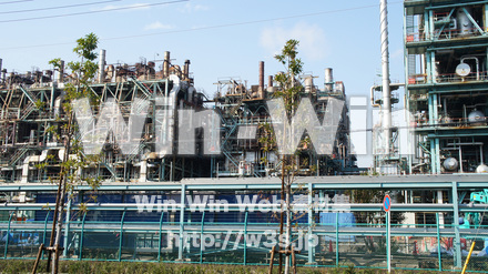 日中の工場の写真素材 W-008460