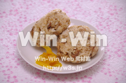 おにぎりの写真素材 W-012930