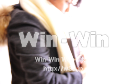 プレゼントを渡すの写真素材 W-013074