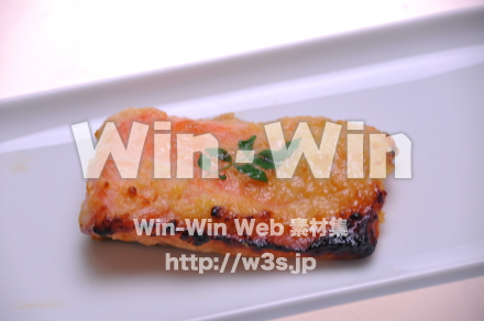 キングサーモンの西京焼の写真素材 W-015593