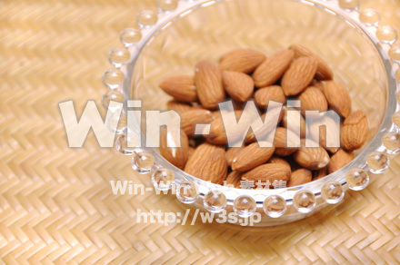 素焼きアーモンドの写真素材 W-015374