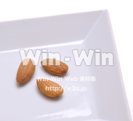 素焼きアーモンドの写真素材 W-015357