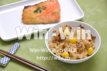 松茸ごはんと鮭の西京焼の写真素材 W-015597