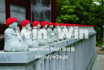 高尾山のお地蔵さんの写真素材 W-015481