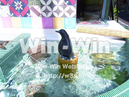 ペンギンの置物の写真素材 W-014206