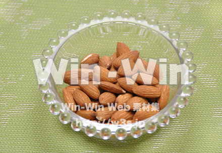 素焼きアーモンドの写真素材 W-015358