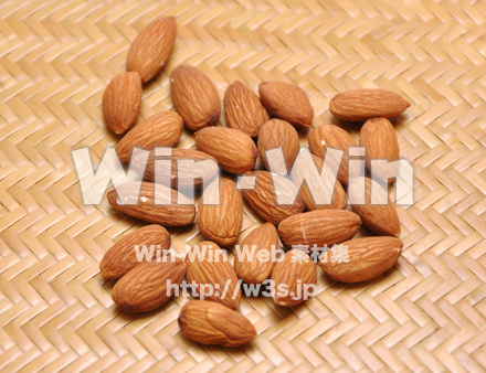 素焼きアーモンドの写真素材 W-015373