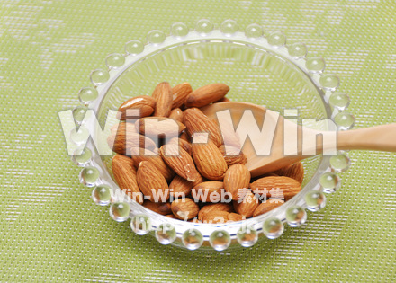 素焼きアーモンドの写真素材 W-015355