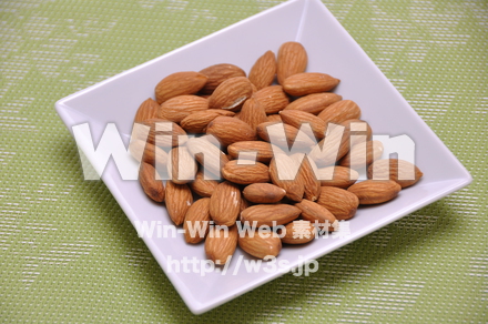 素焼きアーモンドの写真素材 W-015368