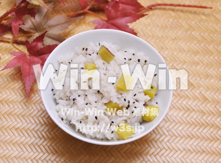 さつまいもご飯の写真素材 W-015764