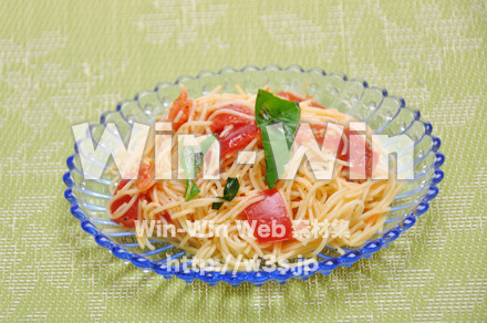 とまととバジルのカペッリーニの写真素材 W-015260