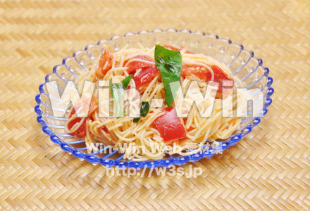 とまととバジルのカペッリーニの写真素材 W-015259