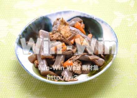 蒟蒻とぜんまいの煮物の写真素材 W-015573