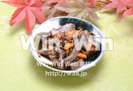 蒟蒻とぜんまいの煮物の写真素材 W-015571