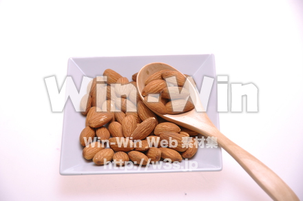 素焼きアーモンドの写真素材 W-015370