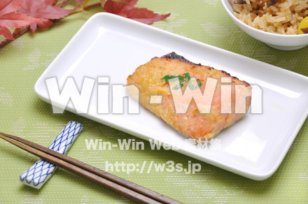 キングサーモンの西京焼の写真素材 W-015590