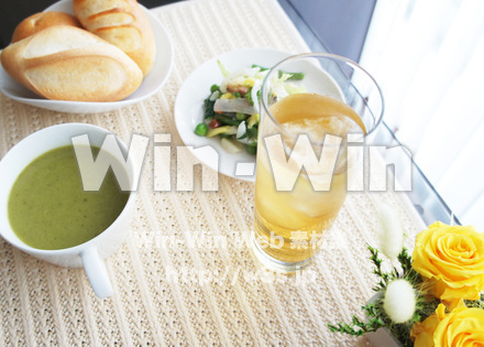 ヘルシーな朝食の写真素材 W-016740