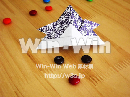 折り紙のかぶと君の写真素材 W-018001