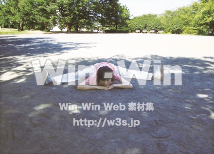 ストレッチ前屈の写真素材 W-018745