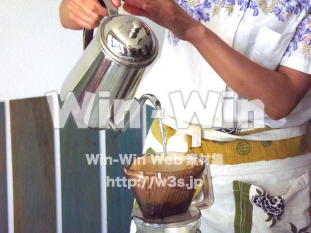 コーヒードリップ中の写真素材 W-018063