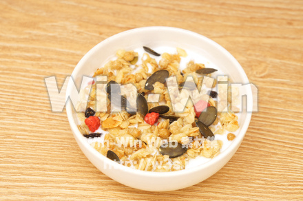 パンプキンシードのフルーツグラノーラの写真素材 W-021158