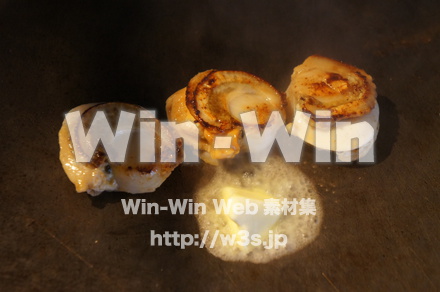 ホタテのバター焼き３個の写真素材 W-022432